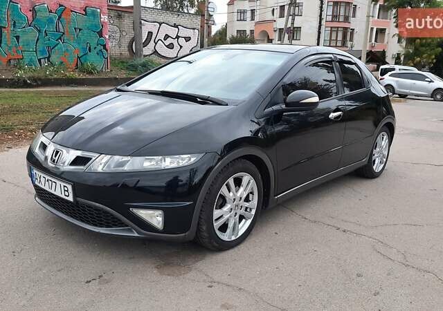 Черный Хонда Цивик, объемом двигателя 1.8 л и пробегом 95 тыс. км за 10500 $, фото 1 на Automoto.ua