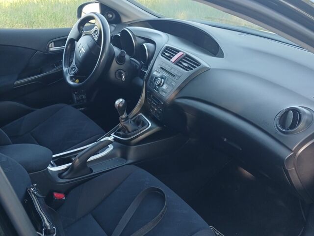 Черный Хонда Цивик, объемом двигателя 0.16 л и пробегом 190 тыс. км за 12300 $, фото 5 на Automoto.ua