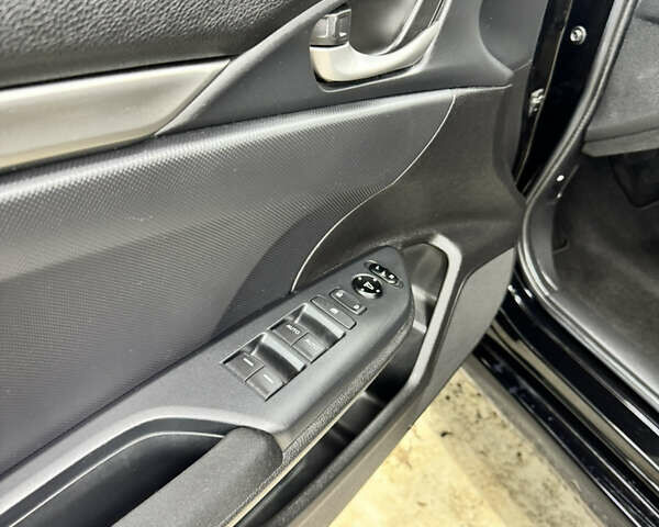 Чорний Хонда Сівік, об'ємом двигуна 1.5 л та пробігом 24 тис. км за 17000 $, фото 12 на Automoto.ua