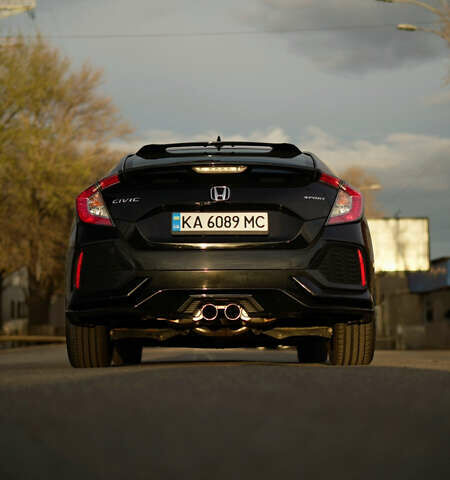 Черный Хонда Цивик, объемом двигателя 1.5 л и пробегом 92 тыс. км за 18099 $, фото 3 на Automoto.ua