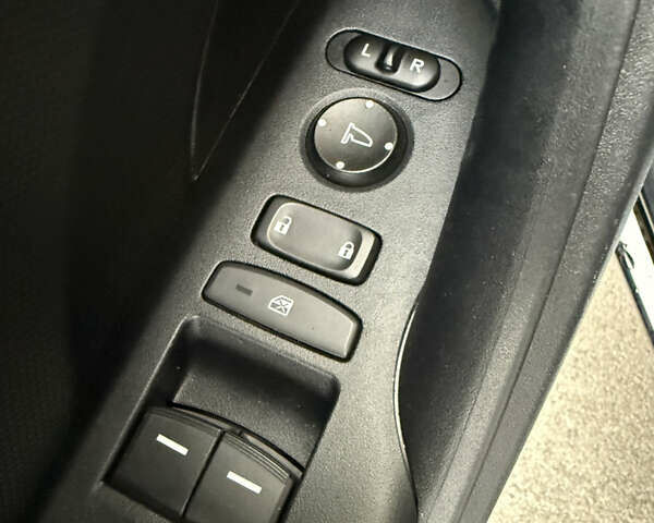 Чорний Хонда Сівік, об'ємом двигуна 2 л та пробігом 71 тис. км за 13900 $, фото 28 на Automoto.ua