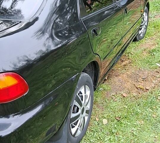 Черный Хонда Цивик, объемом двигателя 1.6 л и пробегом 300 тыс. км за 1700 $, фото 2 на Automoto.ua