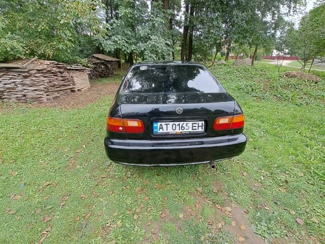 Черный Хонда Цивик, объемом двигателя 1.6 л и пробегом 300 тыс. км за 1700 $, фото 9 на Automoto.ua