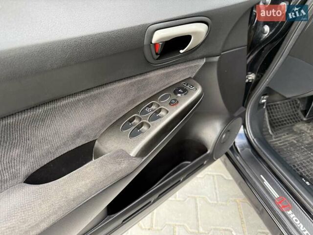 Черный Хонда Цивик, объемом двигателя 1.8 л и пробегом 285 тыс. км за 6200 $, фото 22 на Automoto.ua