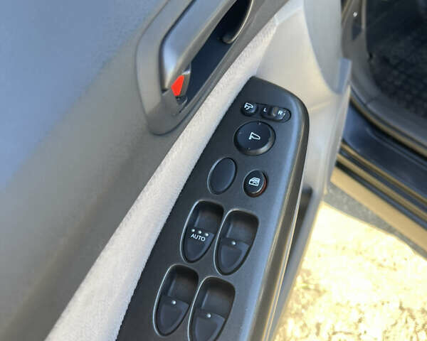 Черный Хонда Цивик, объемом двигателя 1.8 л и пробегом 242 тыс. км за 6000 $, фото 12 на Automoto.ua