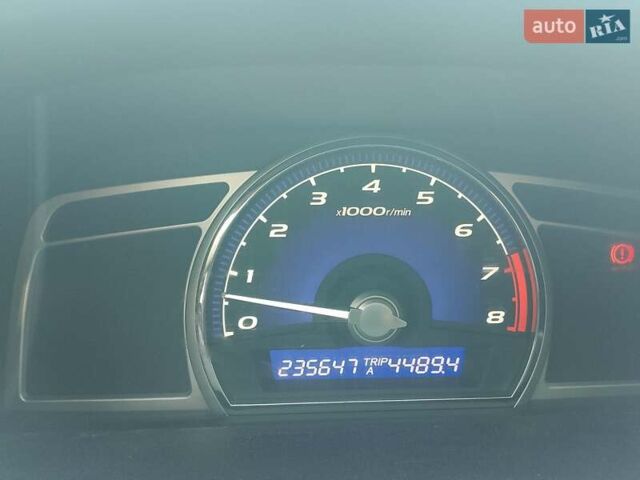 Черный Хонда Цивик, объемом двигателя 1.8 л и пробегом 236 тыс. км за 5300 $, фото 7 на Automoto.ua