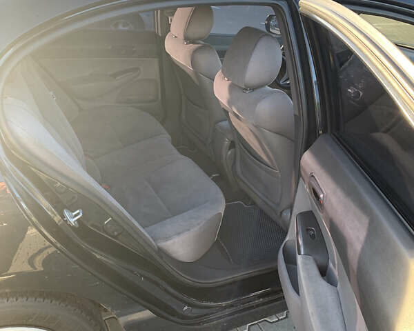 Черный Хонда Цивик, объемом двигателя 1.8 л и пробегом 398 тыс. км за 4999 $, фото 7 на Automoto.ua