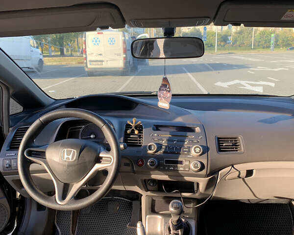 Черный Хонда Цивик, объемом двигателя 1.8 л и пробегом 398 тыс. км за 4999 $, фото 10 на Automoto.ua