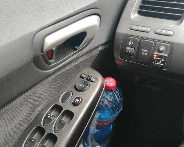 Черный Хонда Цивик, объемом двигателя 1.8 л и пробегом 197 тыс. км за 6999 $, фото 12 на Automoto.ua