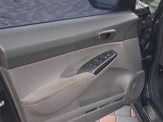 Хонда Сівік 2007 у Кропивницькому (Кіровограді) на Automoto.ua Чорний Хонда Сівік, об'ємом двигуна 1.8 л та пробігом 210 тис. км за 4900 $, фото 8 на Automoto.ua