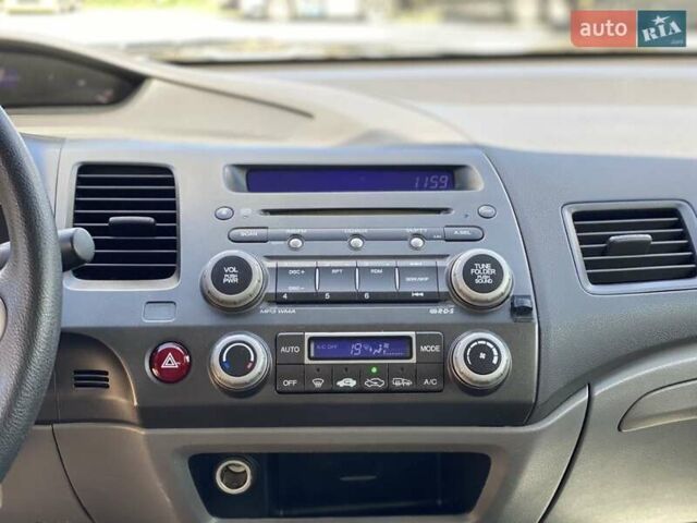 Черный Хонда Цивик, объемом двигателя 1.8 л и пробегом 322 тыс. км за 5100 $, фото 20 на Automoto.ua