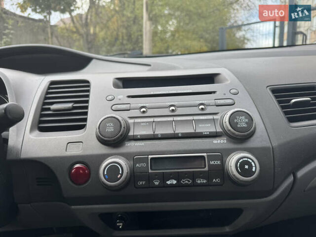 Черный Хонда Цивик, объемом двигателя 1.3 л и пробегом 420 тыс. км за 4400 $, фото 16 на Automoto.ua