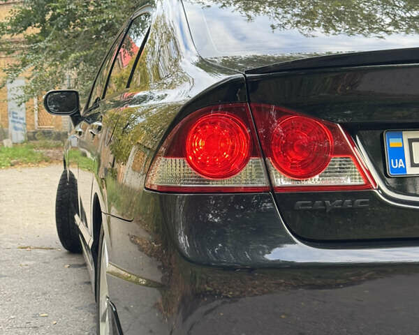 Черный Хонда Цивик, объемом двигателя 1.8 л и пробегом 176 тыс. км за 7300 $, фото 18 на Automoto.ua