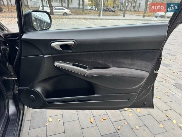 Черный Хонда Цивик, объемом двигателя 1.8 л и пробегом 157 тыс. км за 6500 $, фото 23 на Automoto.ua