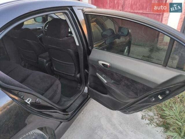 Черный Хонда Цивик, объемом двигателя 1.8 л и пробегом 239 тыс. км за 5500 $, фото 2 на Automoto.ua