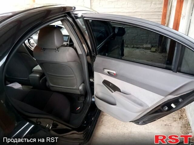 Черный Хонда Цивик, объемом двигателя 1.3 л и пробегом 280 тыс. км за 6250 $, фото 4 на Automoto.ua