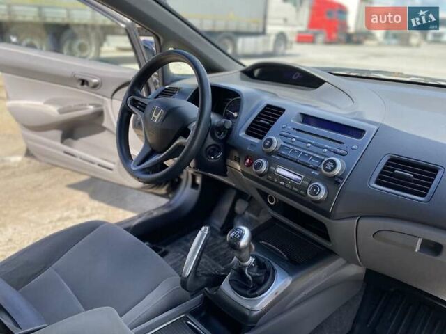 Черный Хонда Цивик, объемом двигателя 1.8 л и пробегом 322 тыс. км за 5100 $, фото 24 на Automoto.ua
