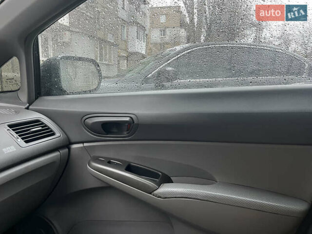 Черный Хонда Цивик, объемом двигателя 1.8 л и пробегом 187 тыс. км за 6800 $, фото 15 на Automoto.ua