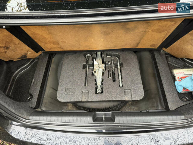 Черный Хонда Цивик, объемом двигателя 1.8 л и пробегом 328 тыс. км за 7000 $, фото 5 на Automoto.ua