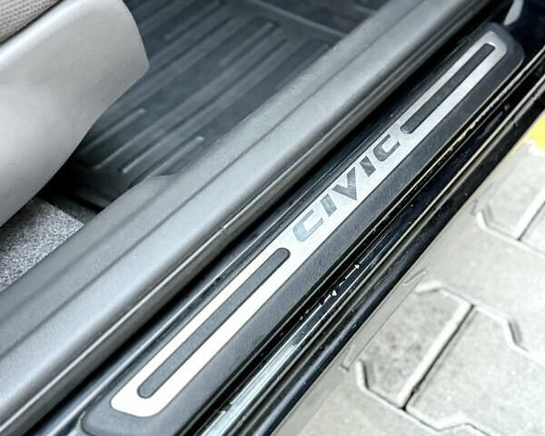 Чорний Хонда Сівік, об'ємом двигуна 1.8 л та пробігом 195 тис. км за 6900 $, фото 66 на Automoto.ua