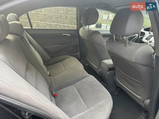 Черный Хонда Цивик, объемом двигателя 1.3 л и пробегом 420 тыс. км за 4400 $, фото 18 на Automoto.ua