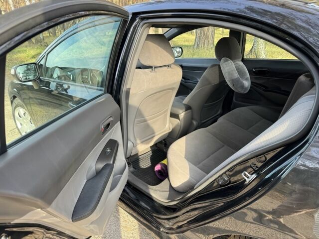 Черный Хонда Цивик, объемом двигателя 1.8 л и пробегом 234 тыс. км за 6200 $, фото 5 на Automoto.ua