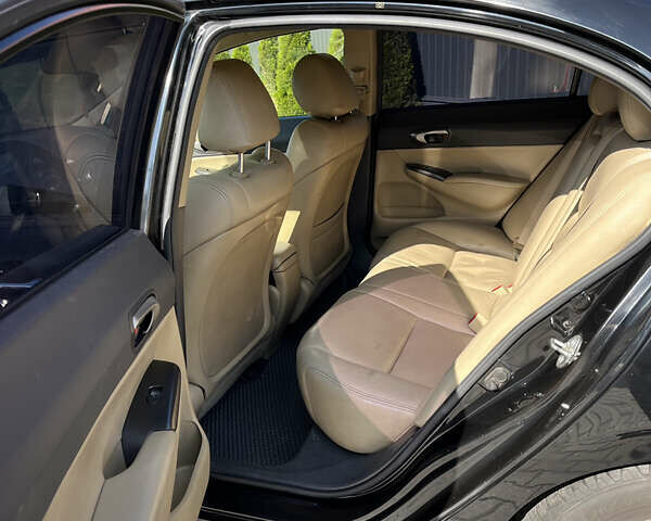 Черный Хонда Цивик, объемом двигателя 1.3 л и пробегом 288 тыс. км за 8000 $, фото 6 на Automoto.ua