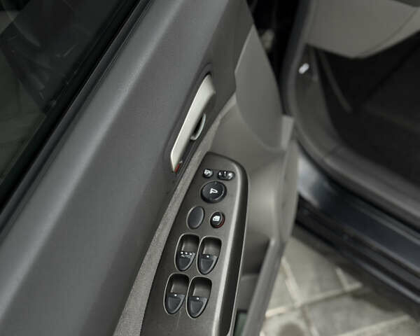 Черный Хонда Цивик, объемом двигателя 1.34 л и пробегом 250 тыс. км за 6100 $, фото 20 на Automoto.ua