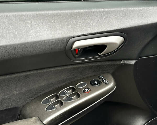 Черный Хонда Цивик, объемом двигателя 1.8 л и пробегом 440 тыс. км за 5700 $, фото 4 на Automoto.ua