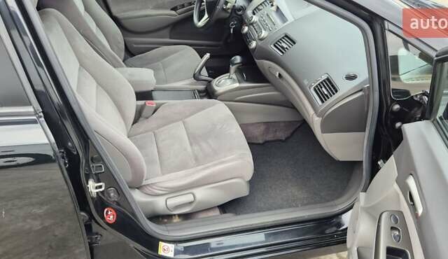 Черный Хонда Цивик, объемом двигателя 1.3 л и пробегом 197 тыс. км за 6600 $, фото 19 на Automoto.ua