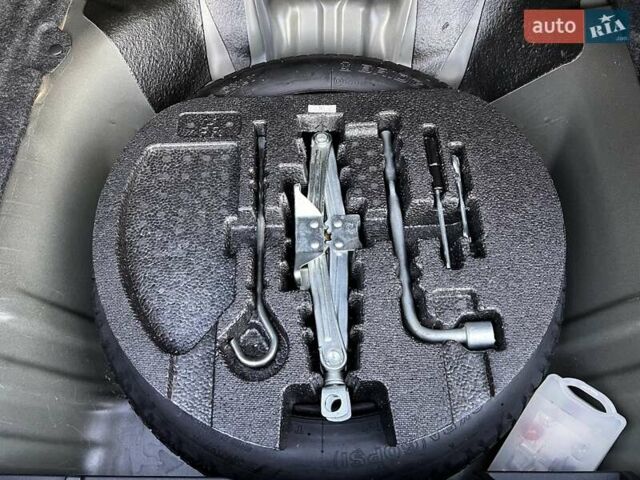 Черный Хонда Цивик, объемом двигателя 1.3 л и пробегом 297 тыс. км за 7999 $, фото 20 на Automoto.ua