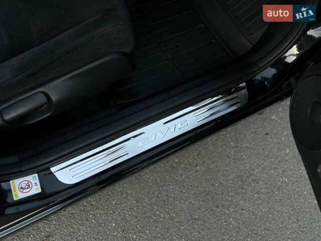 Черный Хонда Цивик, объемом двигателя 1.3 л и пробегом 297 тыс. км за 7999 $, фото 38 на Automoto.ua