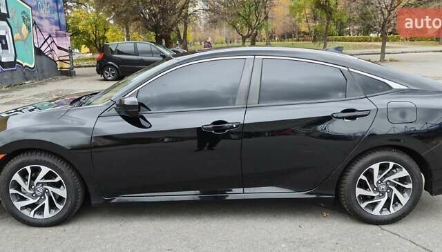 Чорний Хонда Сівік, об'ємом двигуна 2 л та пробігом 66 тис. км за 16800 $, фото 5 на Automoto.ua