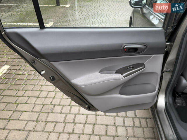 Коричневый Хонда Цивик, объемом двигателя 1.8 л и пробегом 115 тыс. км за 5750 $, фото 24 на Automoto.ua