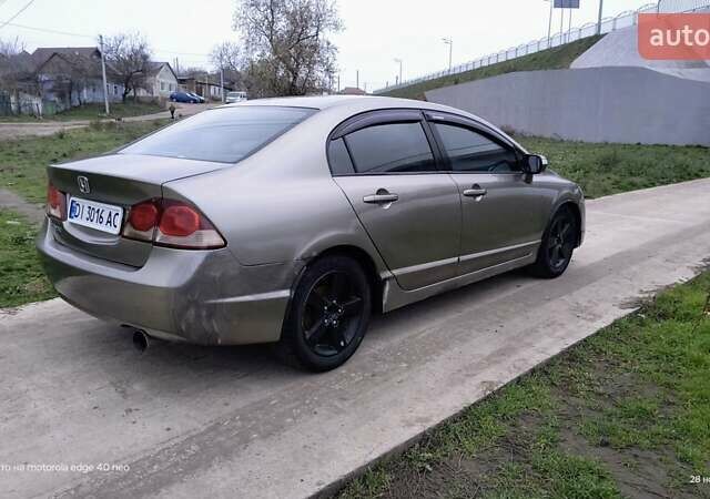 Коричневый Хонда Цивик, объемом двигателя 1.81 л и пробегом 260 тыс. км за 4000 $, фото 5 на Automoto.ua