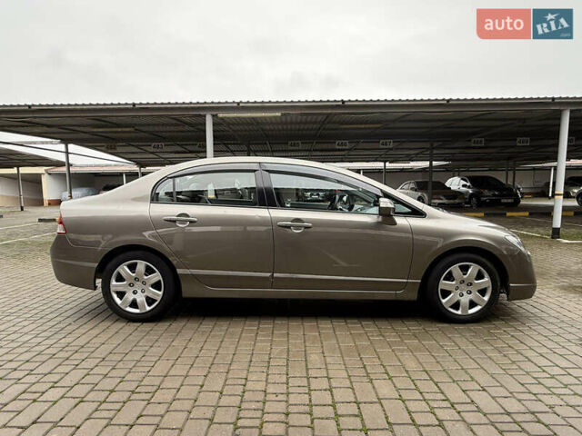 Коричневый Хонда Цивик, объемом двигателя 1.8 л и пробегом 115 тыс. км за 5750 $, фото 11 на Automoto.ua