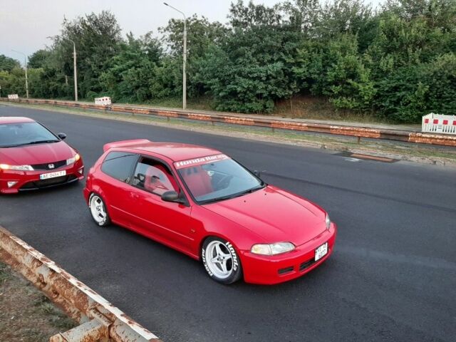 Красный Хонда Цивик, объемом двигателя 1.3 л и пробегом 300 тыс. км за 2900 $, фото 2 на Automoto.ua