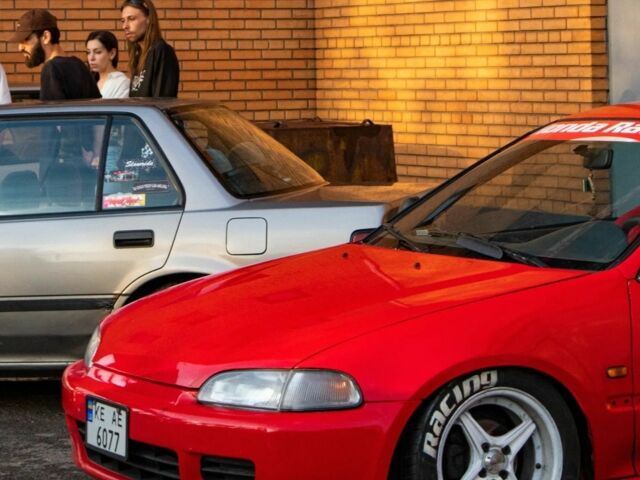 Красный Хонда Цивик, объемом двигателя 1.3 л и пробегом 300 тыс. км за 2900 $, фото 4 на Automoto.ua