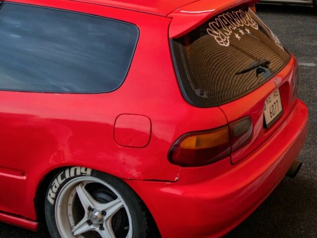 Красный Хонда Цивик, объемом двигателя 1.3 л и пробегом 300 тыс. км за 2900 $, фото 5 на Automoto.ua