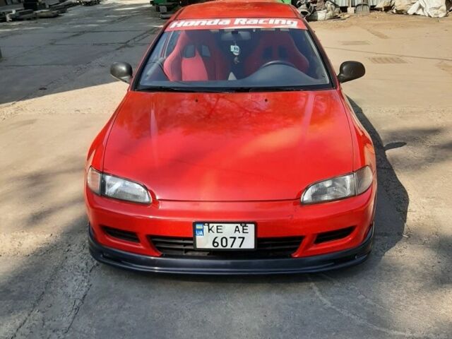 Красный Хонда Цивик, объемом двигателя 1.3 л и пробегом 300 тыс. км за 2900 $, фото 1 на Automoto.ua