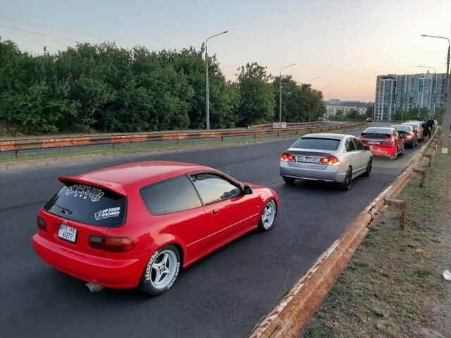 Красный Хонда Цивик, объемом двигателя 1.3 л и пробегом 300 тыс. км за 2900 $, фото 3 на Automoto.ua