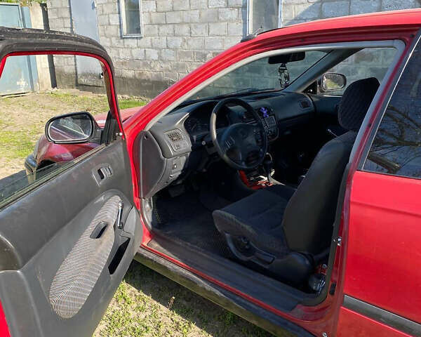 Красный Хонда Цивик, объемом двигателя 1.4 л и пробегом 400 тыс. км за 2600 $, фото 5 на Automoto.ua