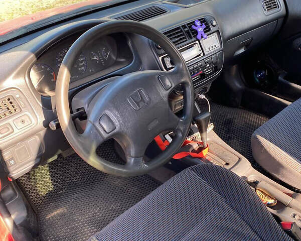 Красный Хонда Цивик, объемом двигателя 1.4 л и пробегом 400 тыс. км за 2600 $, фото 6 на Automoto.ua