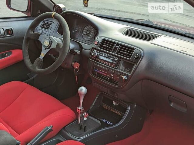 Красный Хонда Цивик, объемом двигателя 1.8 л и пробегом 303 тыс. км за 7900 $, фото 6 на Automoto.ua