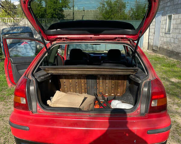 Красный Хонда Цивик, объемом двигателя 1.4 л и пробегом 400 тыс. км за 2600 $, фото 4 на Automoto.ua