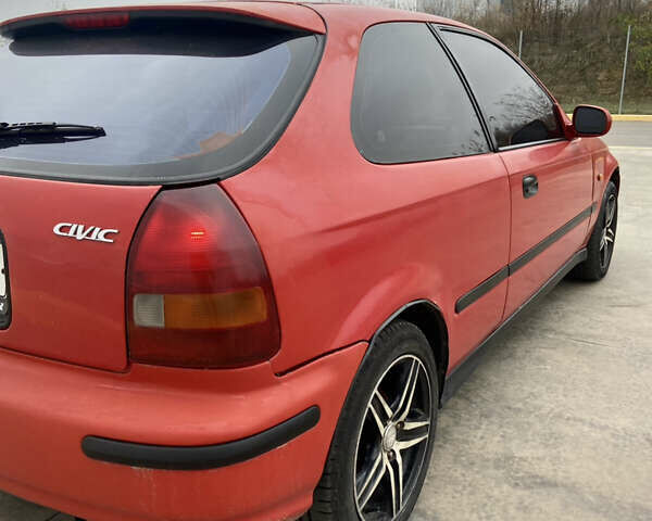 Червоний Хонда Сівік, об'ємом двигуна 1.34 л та пробігом 350 тис. км за 2000 $, фото 6 на Automoto.ua