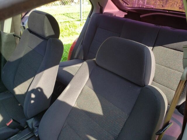 Червоний Хонда Сівік, об'ємом двигуна 1.4 л та пробігом 121 тис. км за 2650 $, фото 7 на Automoto.ua