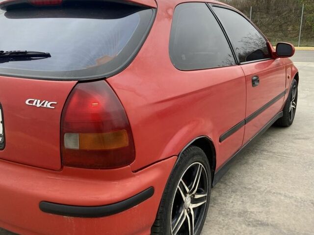 Червоний Хонда Сівік, об'ємом двигуна 1.3 л та пробігом 250 тис. км за 1999 $, фото 6 на Automoto.ua