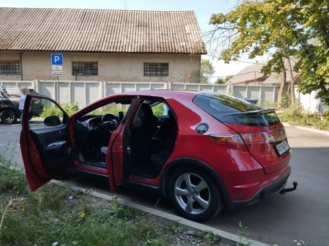 Красный Хонда Цивик, объемом двигателя 1.3 л и пробегом 200 тыс. км за 5600 $, фото 2 на Automoto.ua