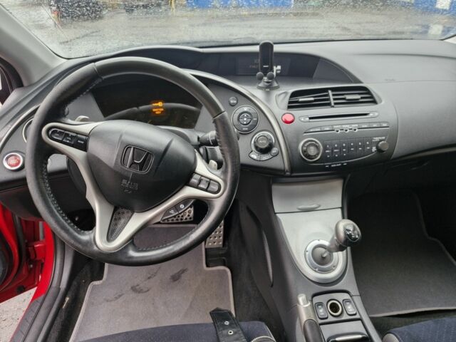 Красный Хонда Цивик, объемом двигателя 1.8 л и пробегом 196 тыс. км за 5700 $, фото 14 на Automoto.ua